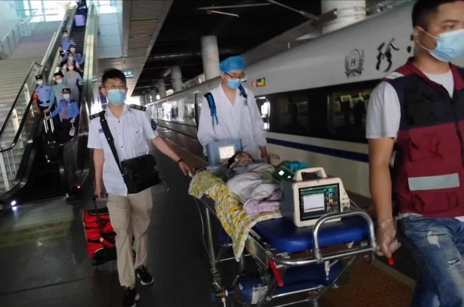 治多县高铁转运公司